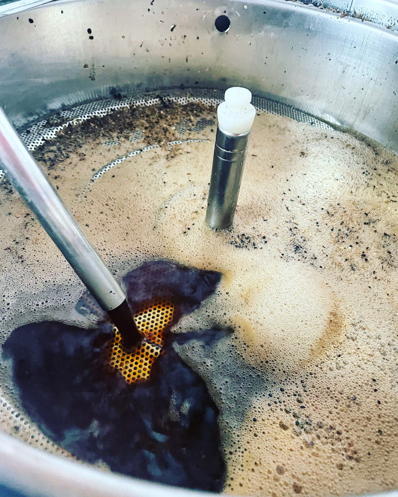 Photo de l'Alpacaf' en cours d'empâtage